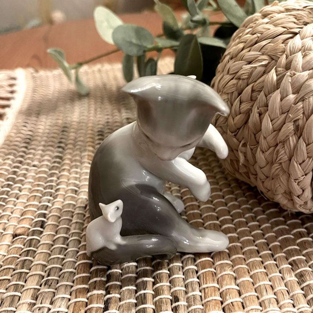 Lladro cat and mouse figurine